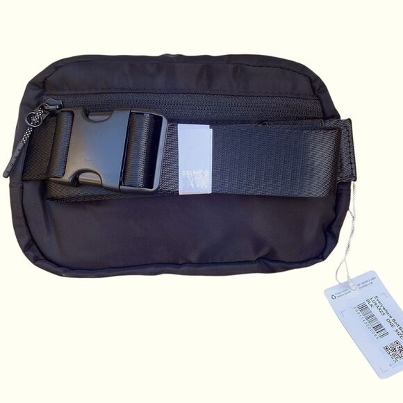 NWT New Lululemon Everywhere Belt Bag, Black w/Silver Hardware 1L Bum Bag - Picture 11 of 14